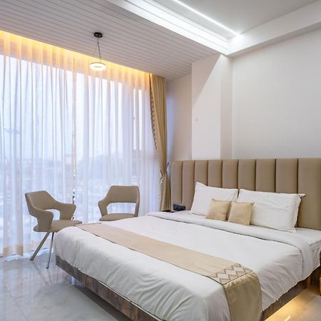 Hotel Darshan Executive Tuljapur Kültér fotó
