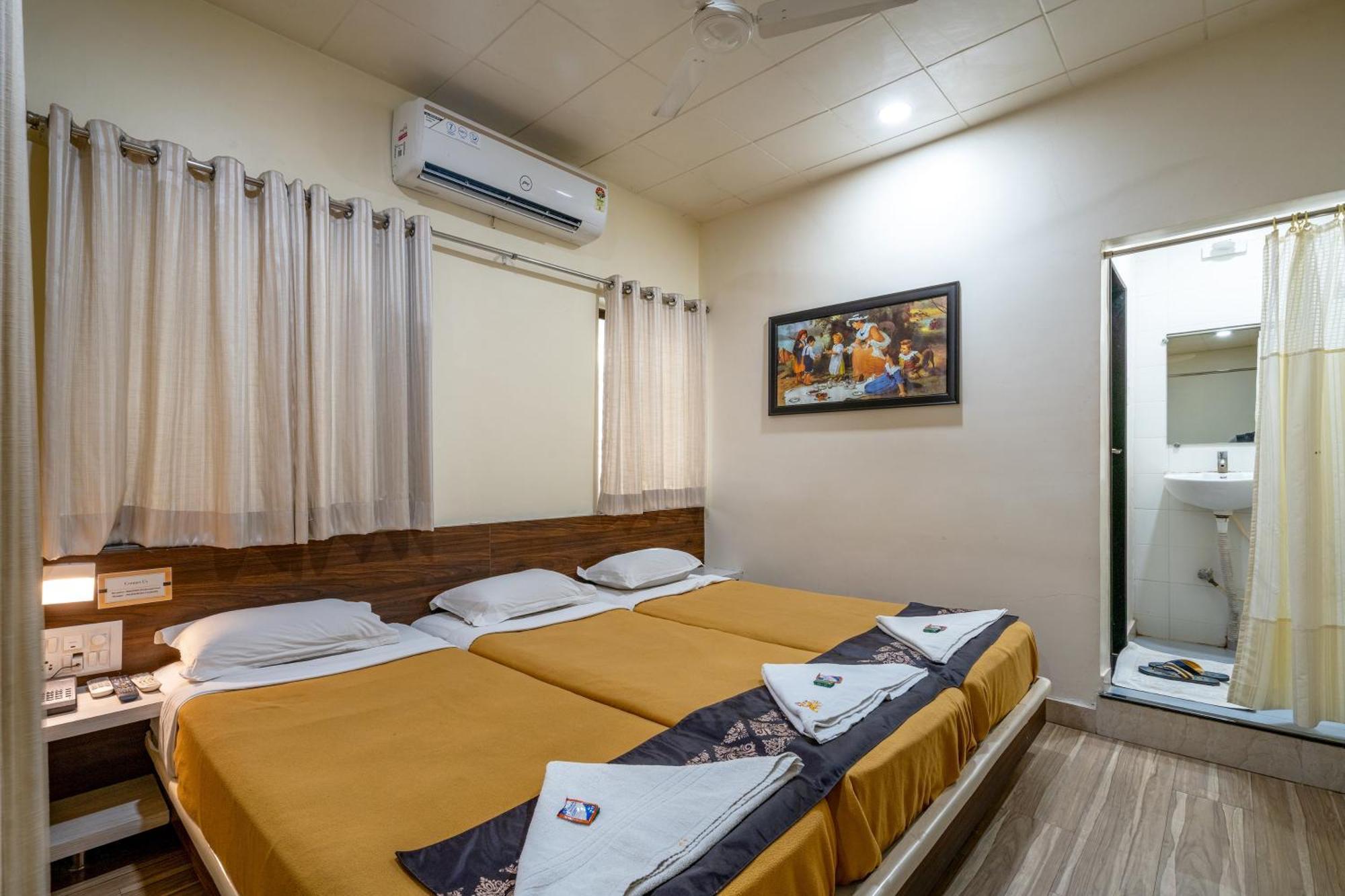 Hotel Darshan Executive Tuljapur Kültér fotó