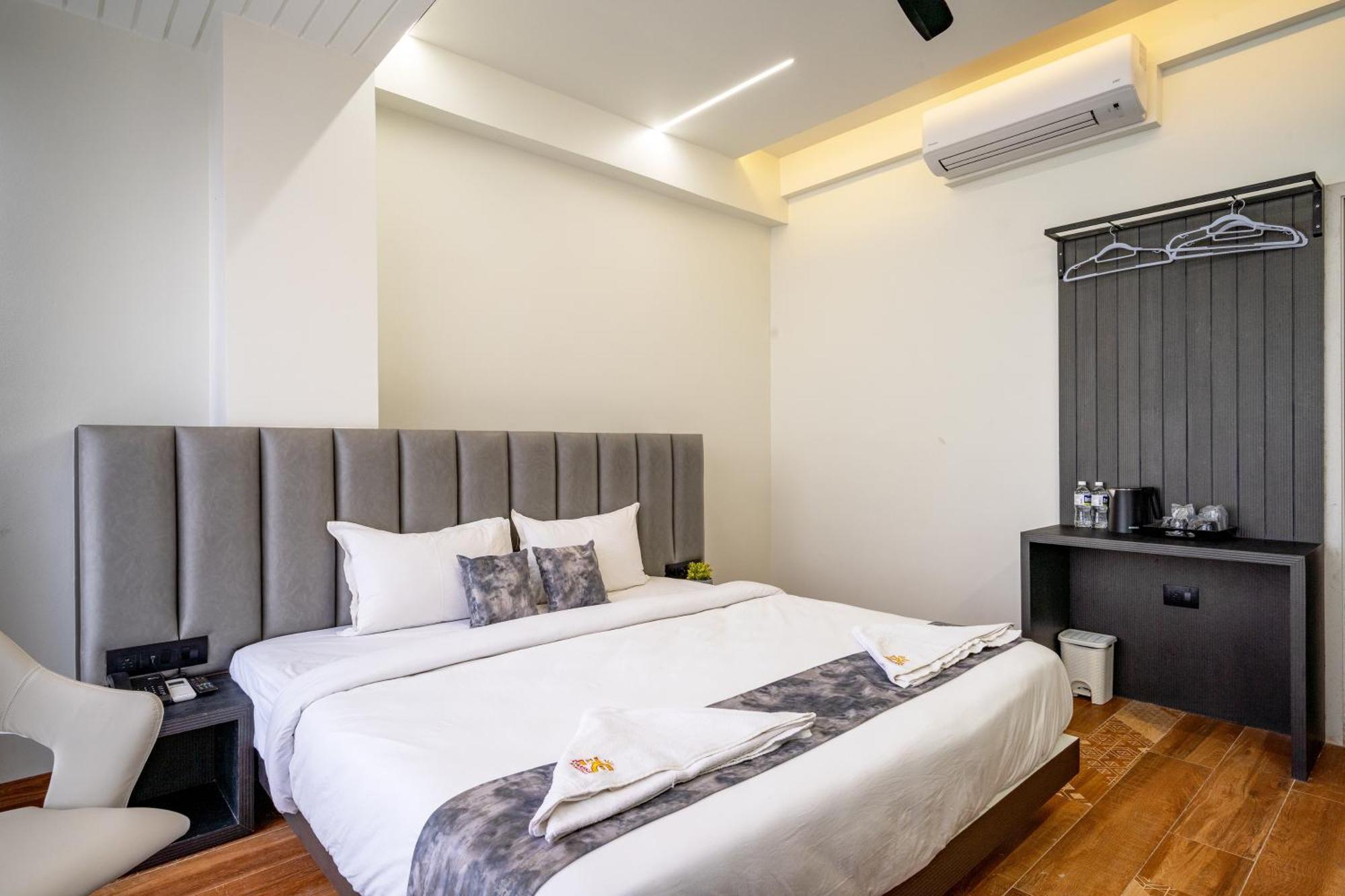Hotel Darshan Executive Tuljapur Kültér fotó