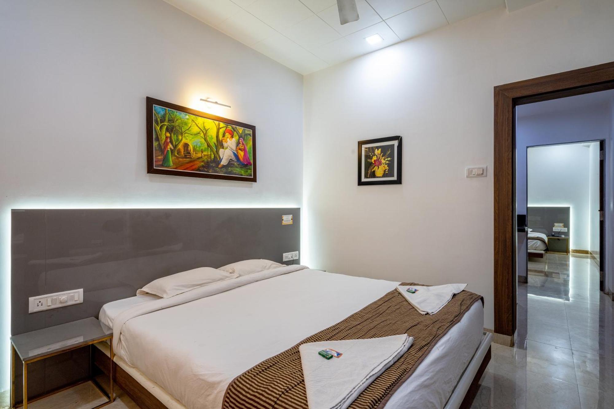 Hotel Darshan Executive Tuljapur Kültér fotó