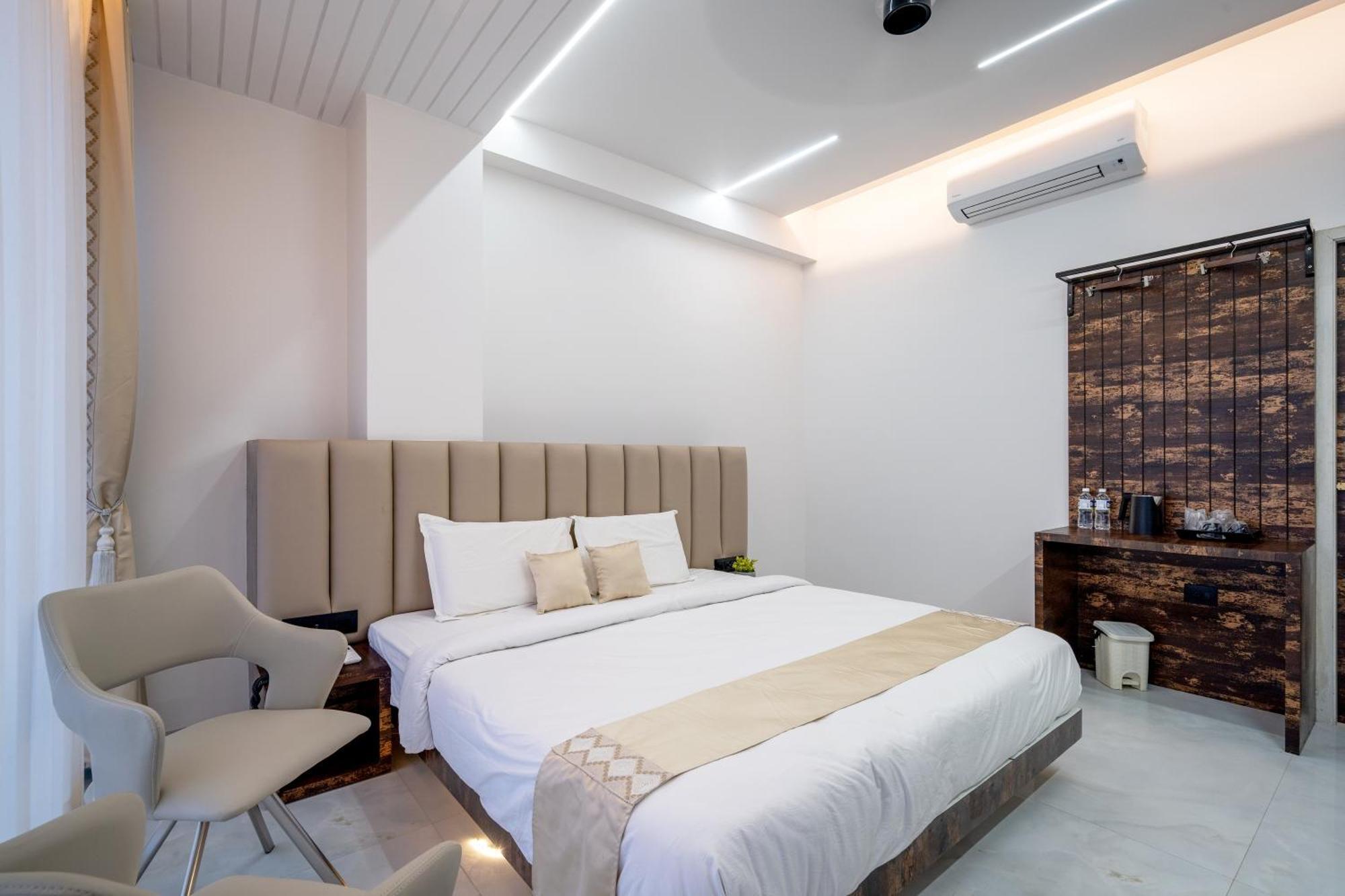 Hotel Darshan Executive Tuljapur Kültér fotó