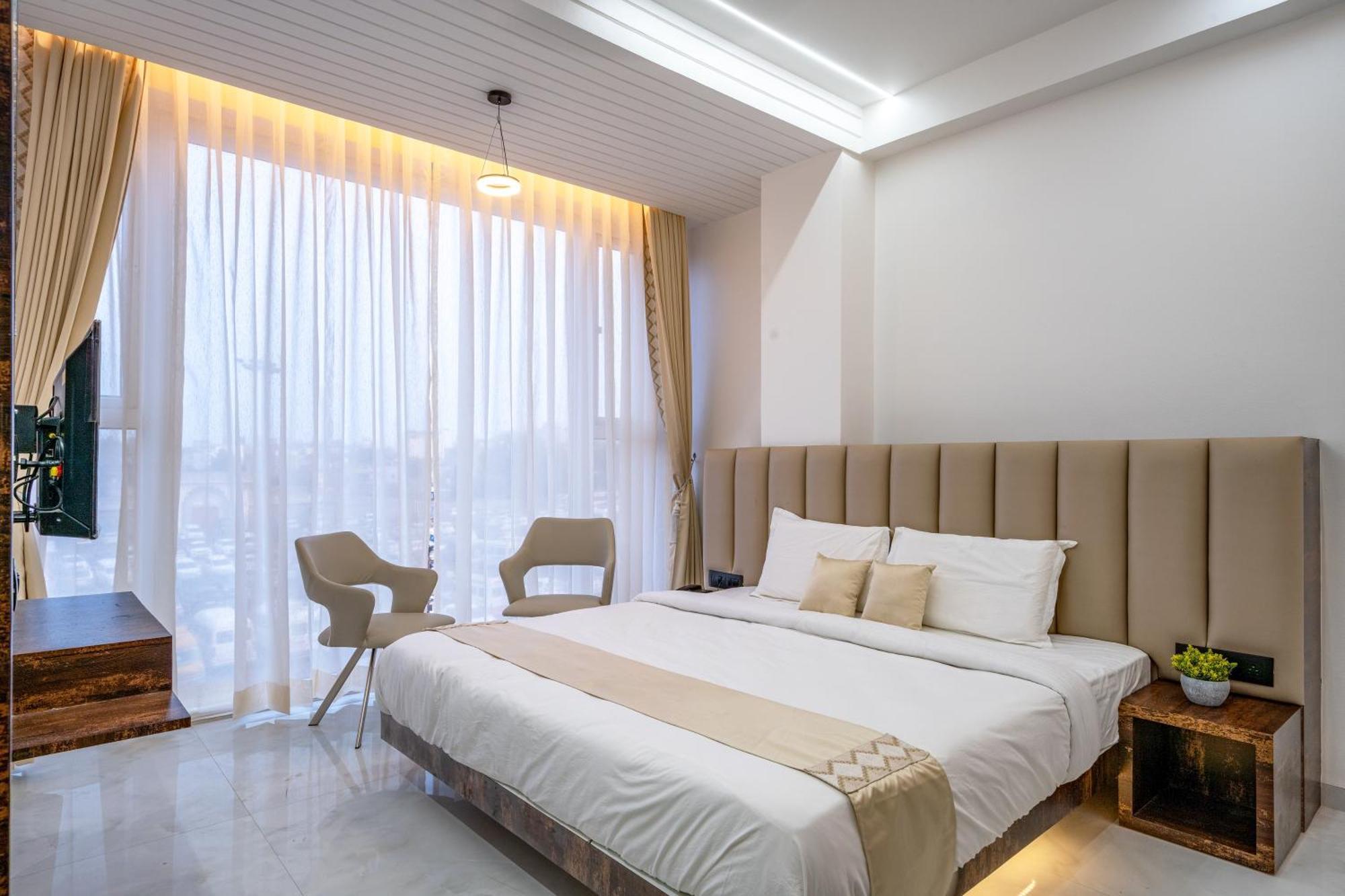 Hotel Darshan Executive Tuljapur Kültér fotó