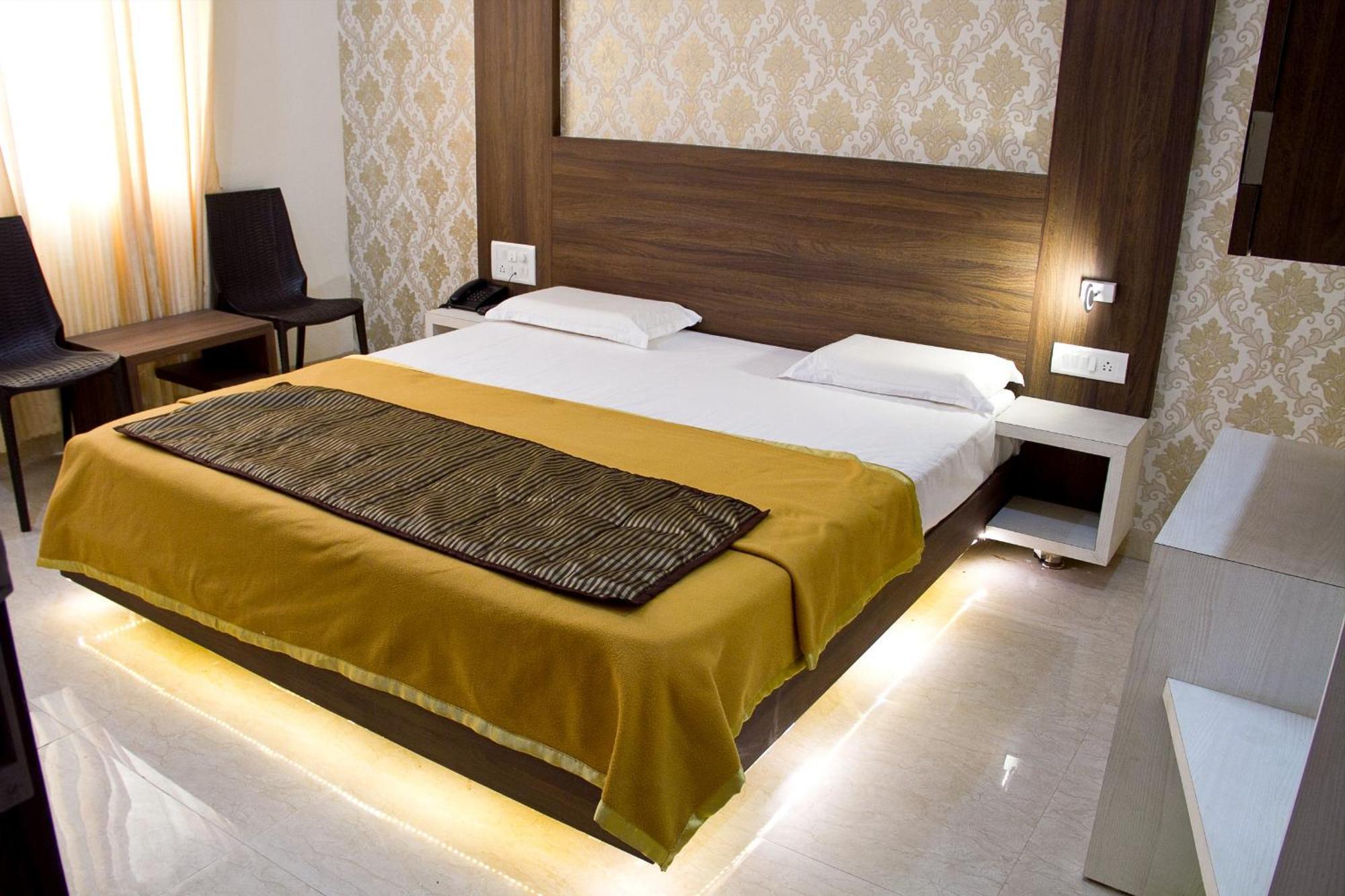 Hotel Darshan Executive Tuljapur Kültér fotó