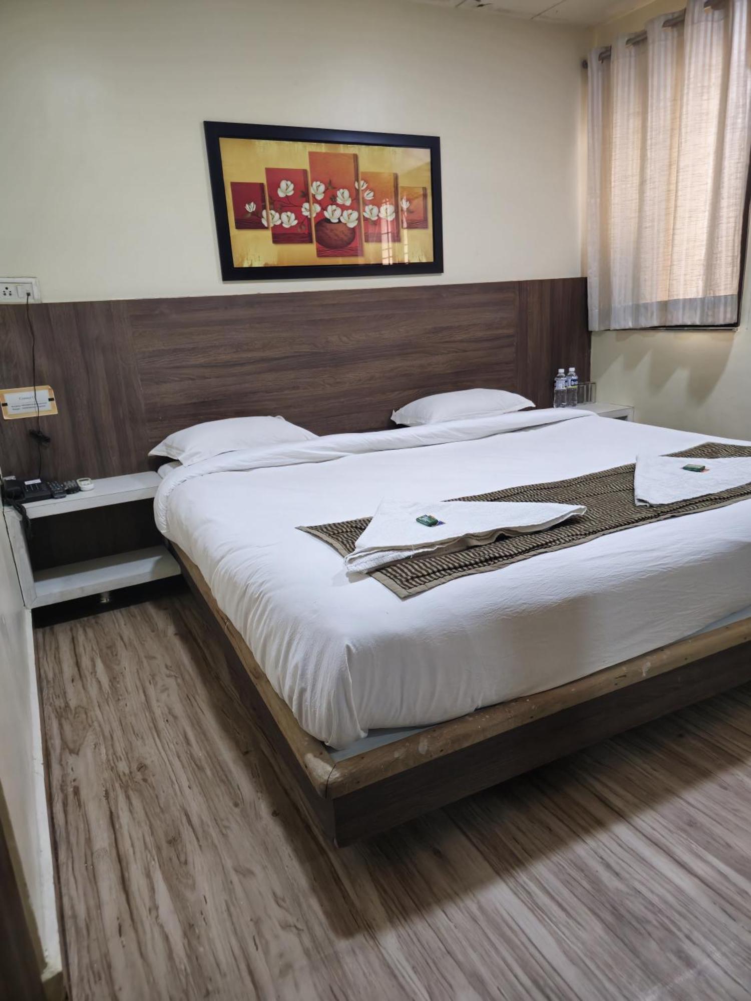 Hotel Darshan Executive Tuljapur Kültér fotó
