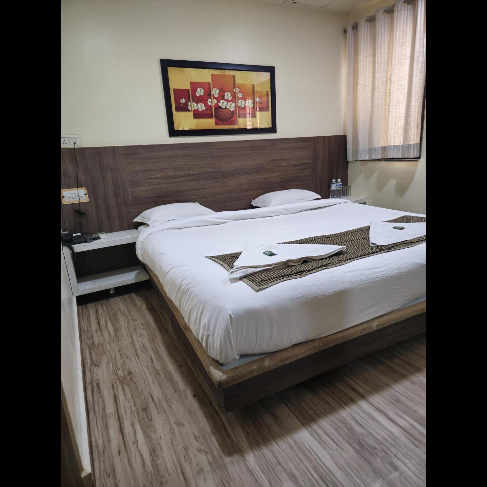 Hotel Darshan Executive Tuljapur Kültér fotó