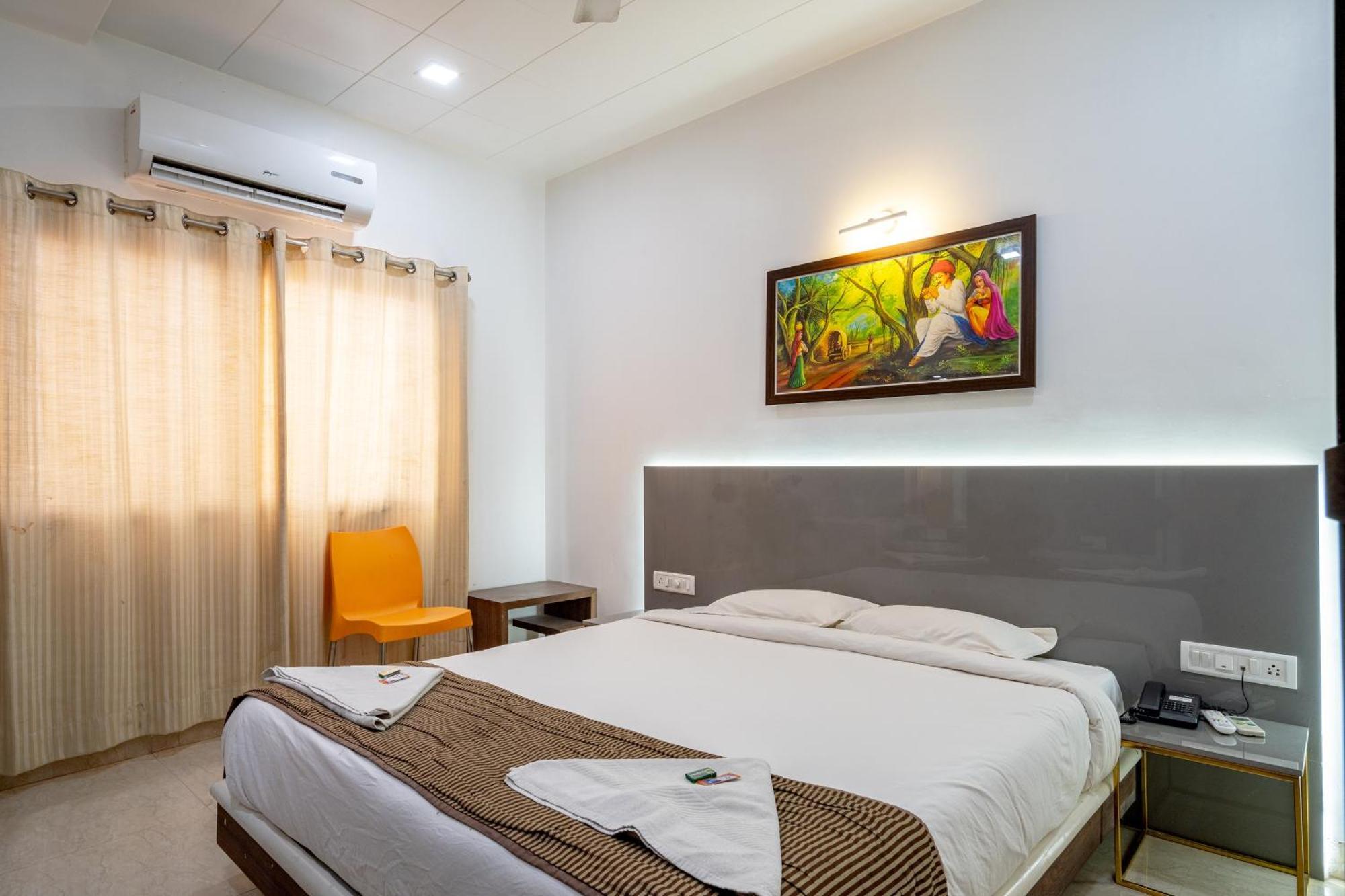 Hotel Darshan Executive Tuljapur Kültér fotó