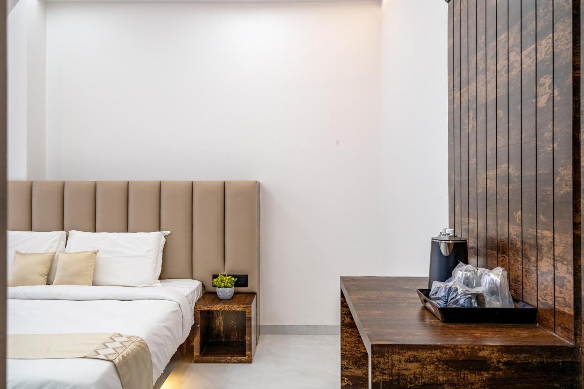 Hotel Darshan Executive Tuljapur Kültér fotó