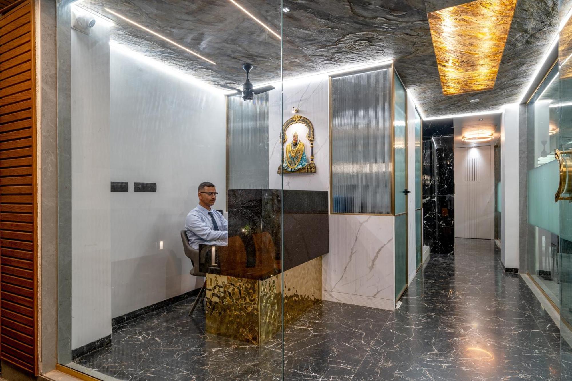 Hotel Darshan Executive Tuljapur Kültér fotó