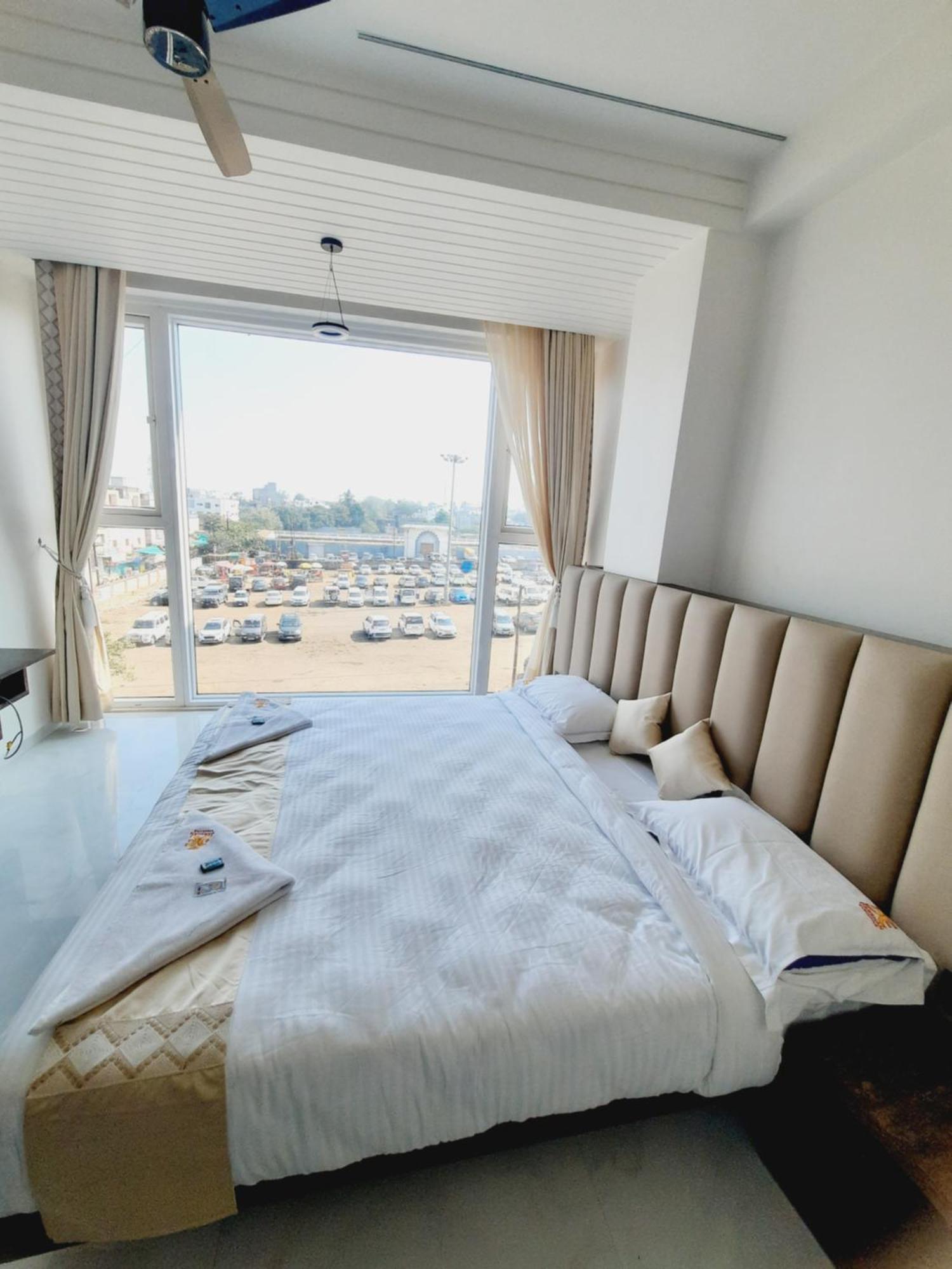 Hotel Darshan Executive Tuljapur Kültér fotó